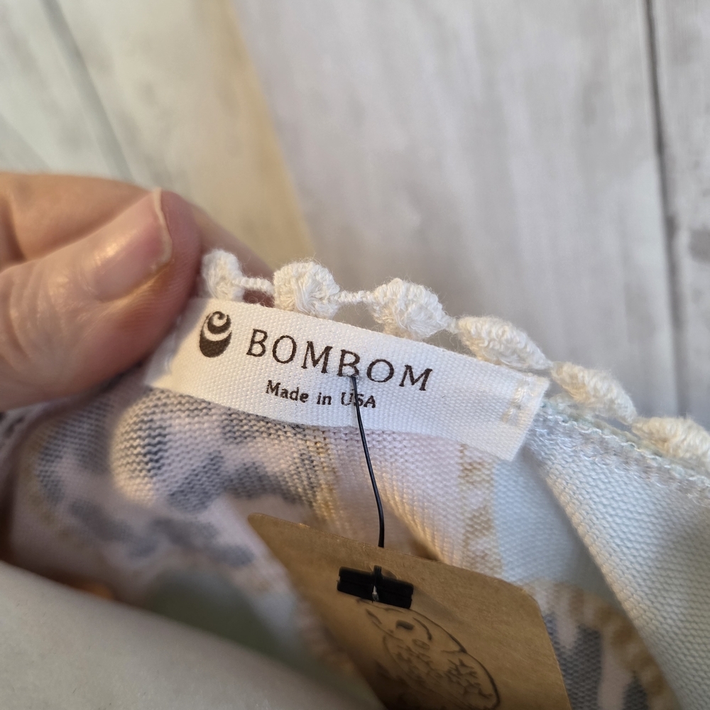 BomBom Ruffled Edge Sleeveless Top - Picture 5 of 6